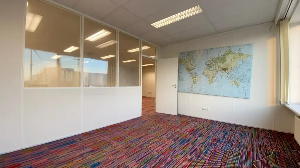 Instapklaar kantoor te huur in Brandstraat in Lokeren foto 15