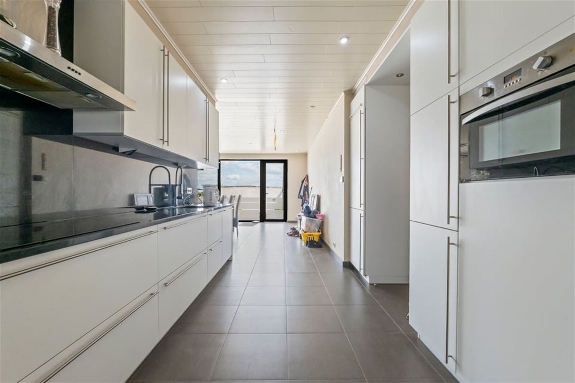 RUIME GEZINSWONIG MET VEEL POTENTIEEL EN EEN RUIME GARAGE IN SINT-TRUIDEN  foto 10