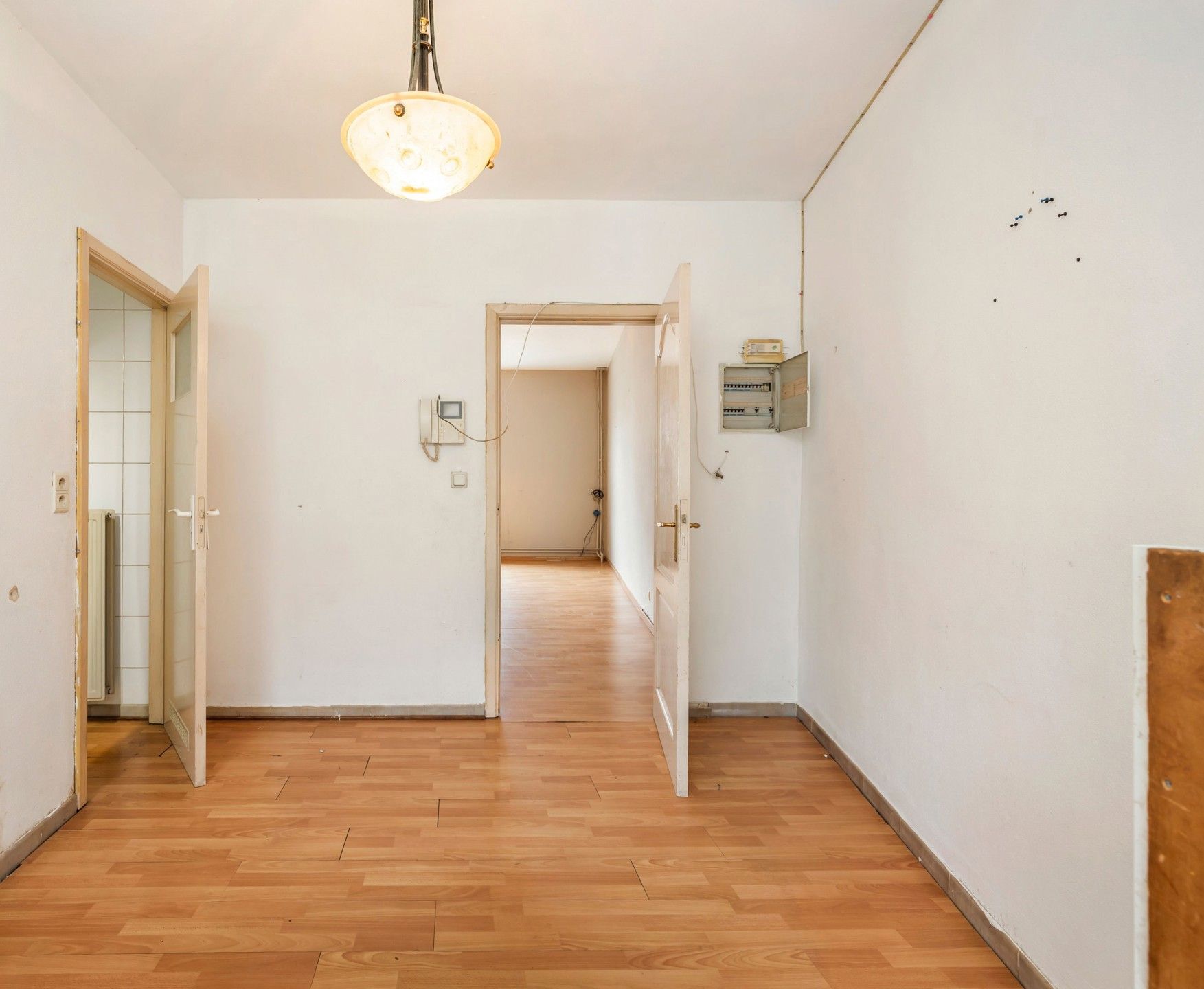 Wel gelegen commerciële ruimte en duplex appartement met tuin foto 8