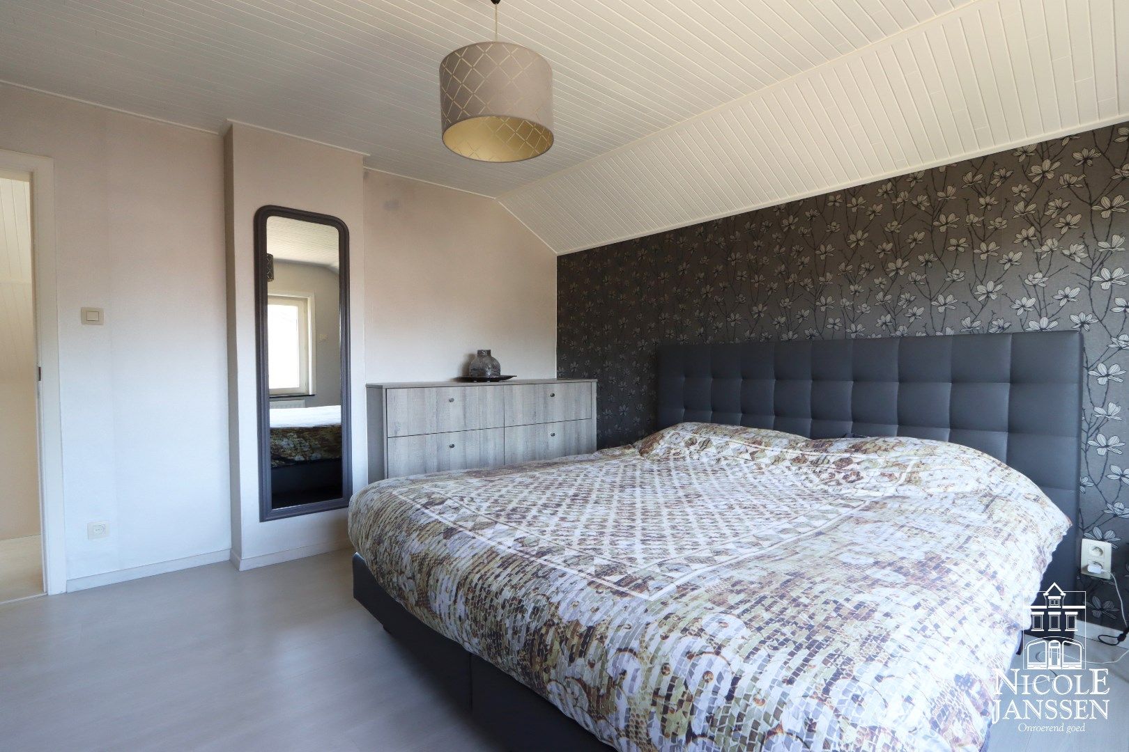 Compleet gerenoveerde charmante gezinswoning met tuin foto 13
