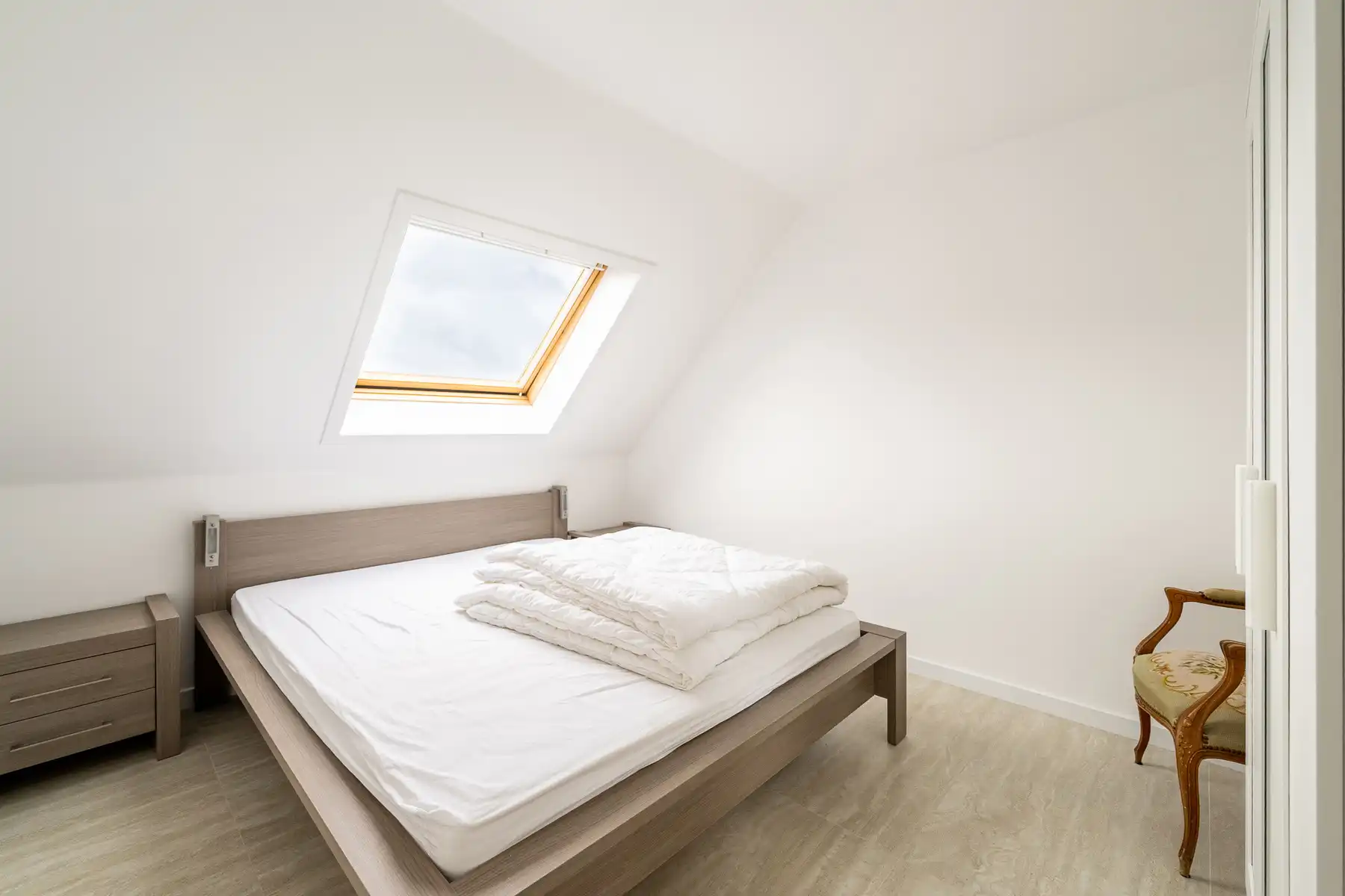 Rustig gelegen, gemeubelde bel-etage woning met garage  foto 23