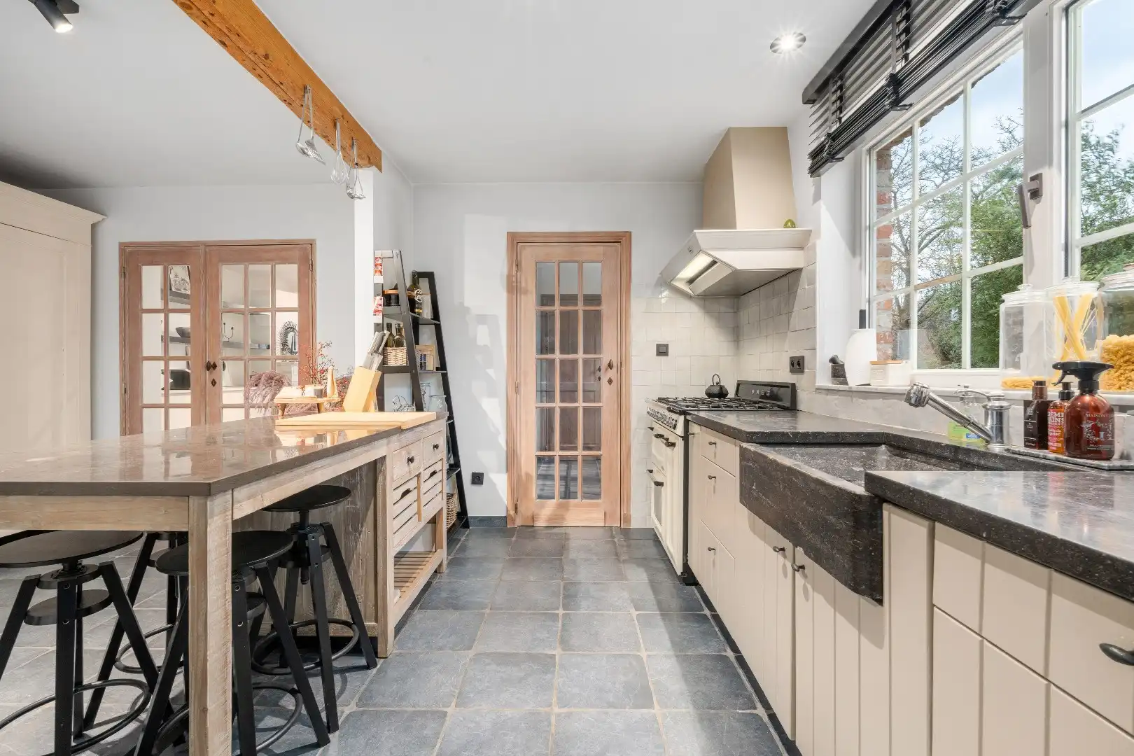 Uiterst charmante halfopen bebouwing met weidse zichten op een perceel van 2012m²  foto 17