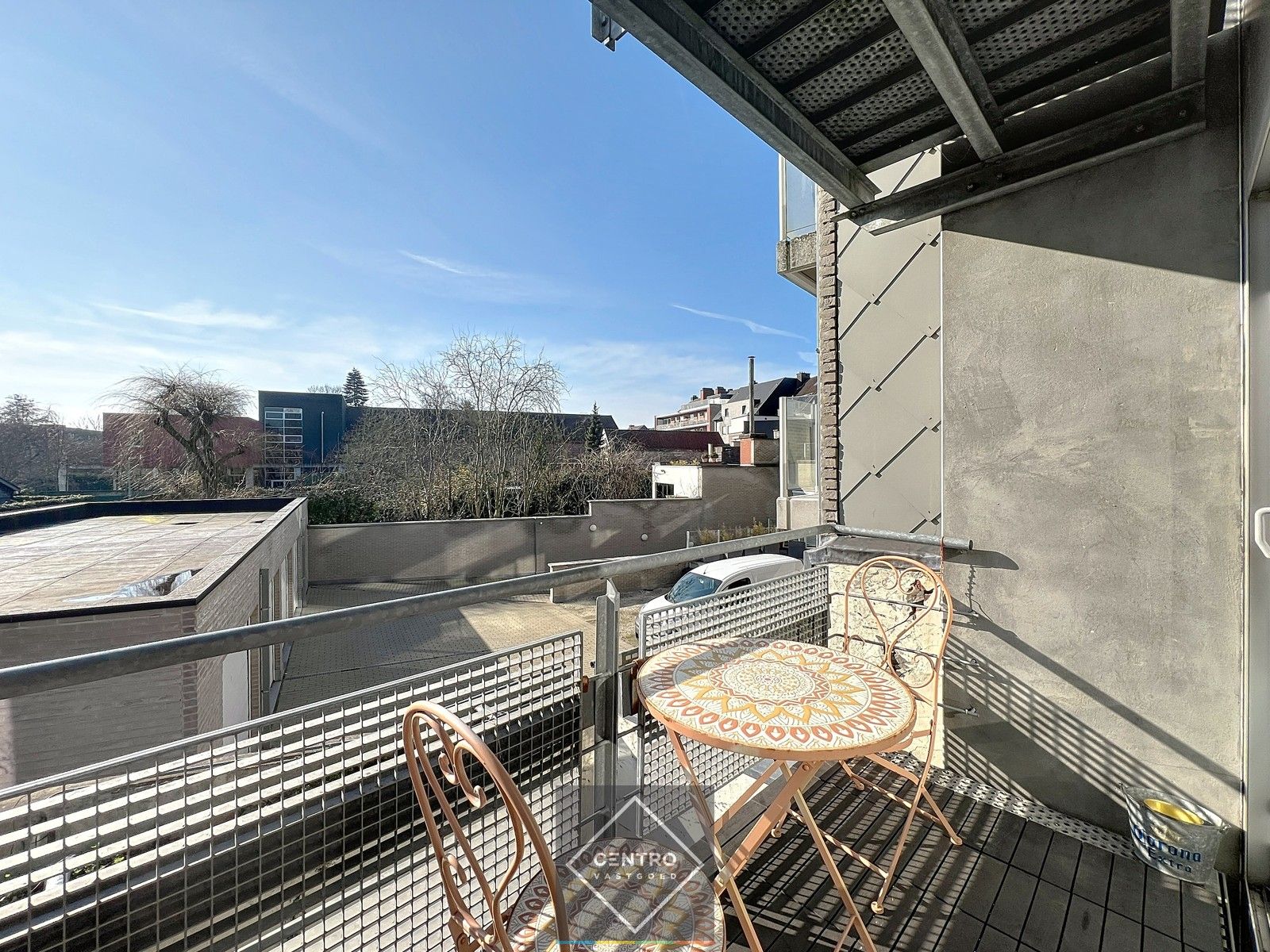 Gelijkvloerse kantoor/praktijkruimte én triplex appartement (met aparte toegangen) op het Kerkplein van Rumbeke! foto 7
