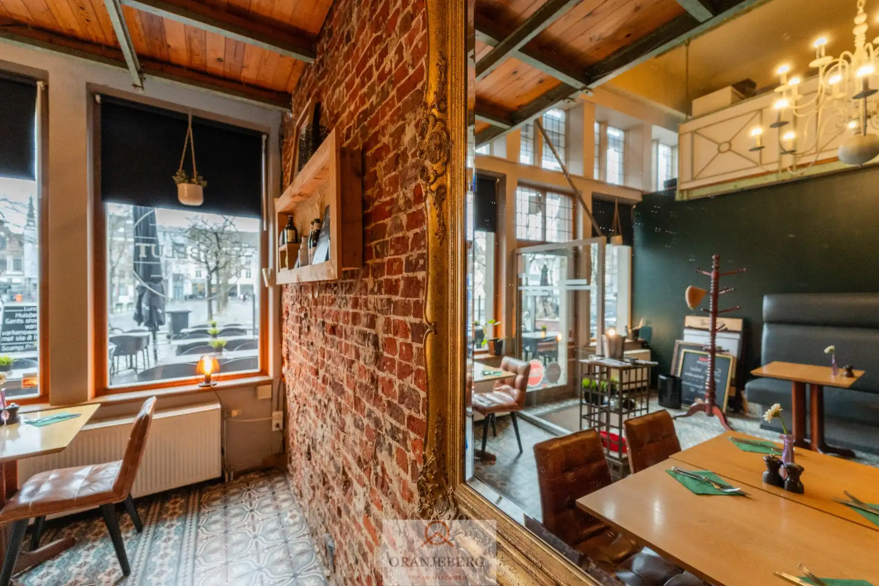 Handelspand in historisch gebouw aan de Vrijdagmarkt foto 8