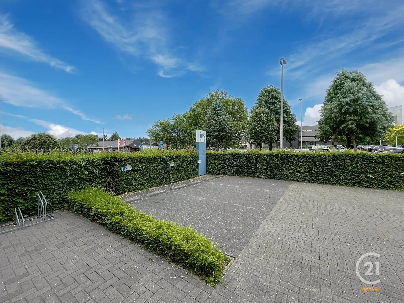 Commercieel gelegen handelsgelijkvloers met 3 privé-parkings foto 18