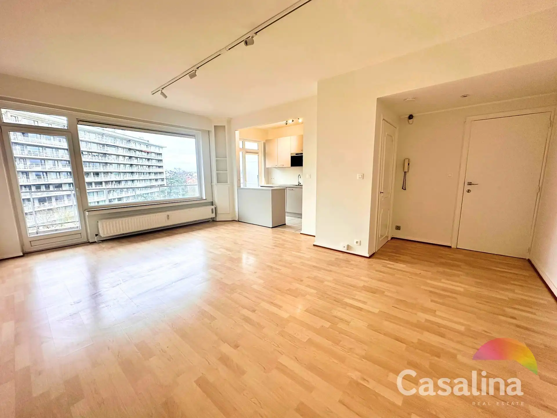 Gerenoveerd 1-slaapkamerappartement met terras foto {{pictureIndex}}