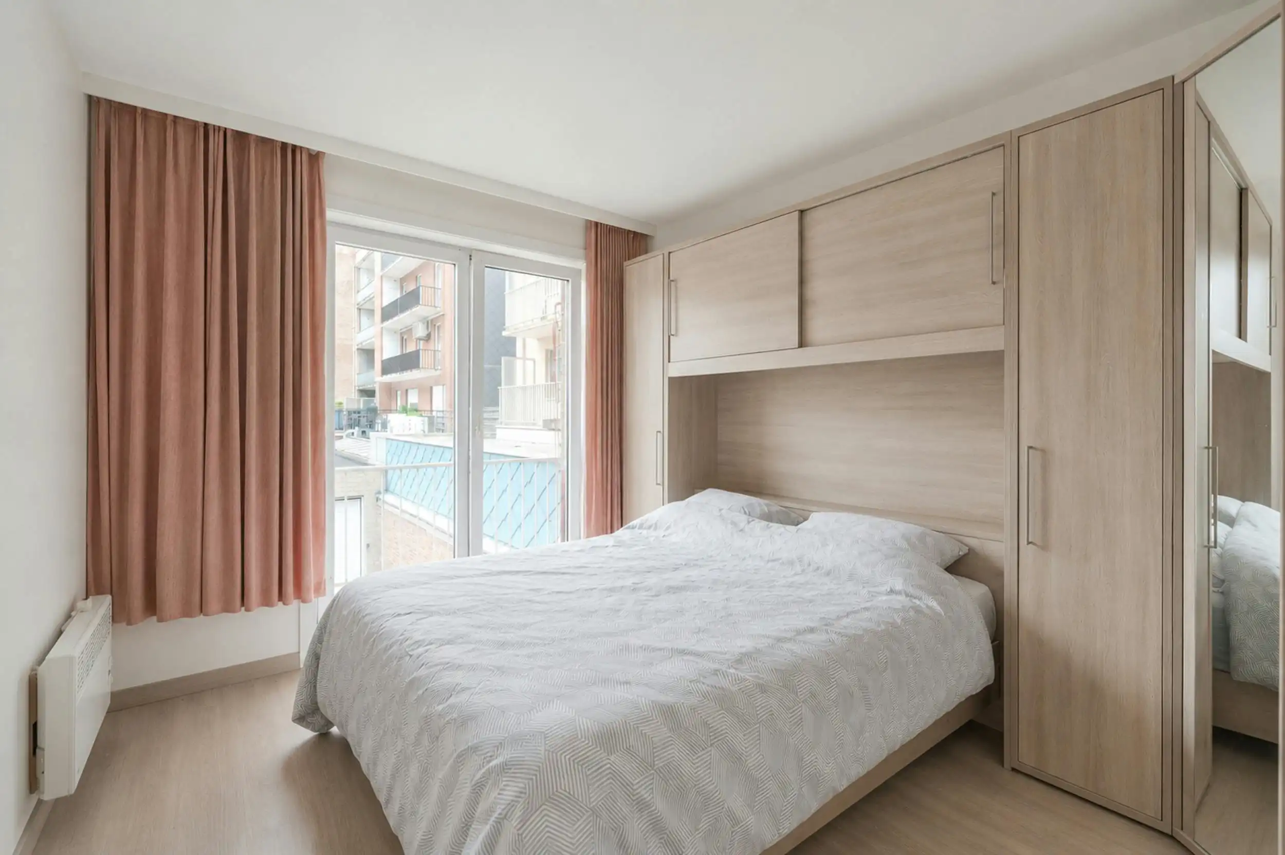 Instapklaar appartement met twee slaapkamers en terras foto 8