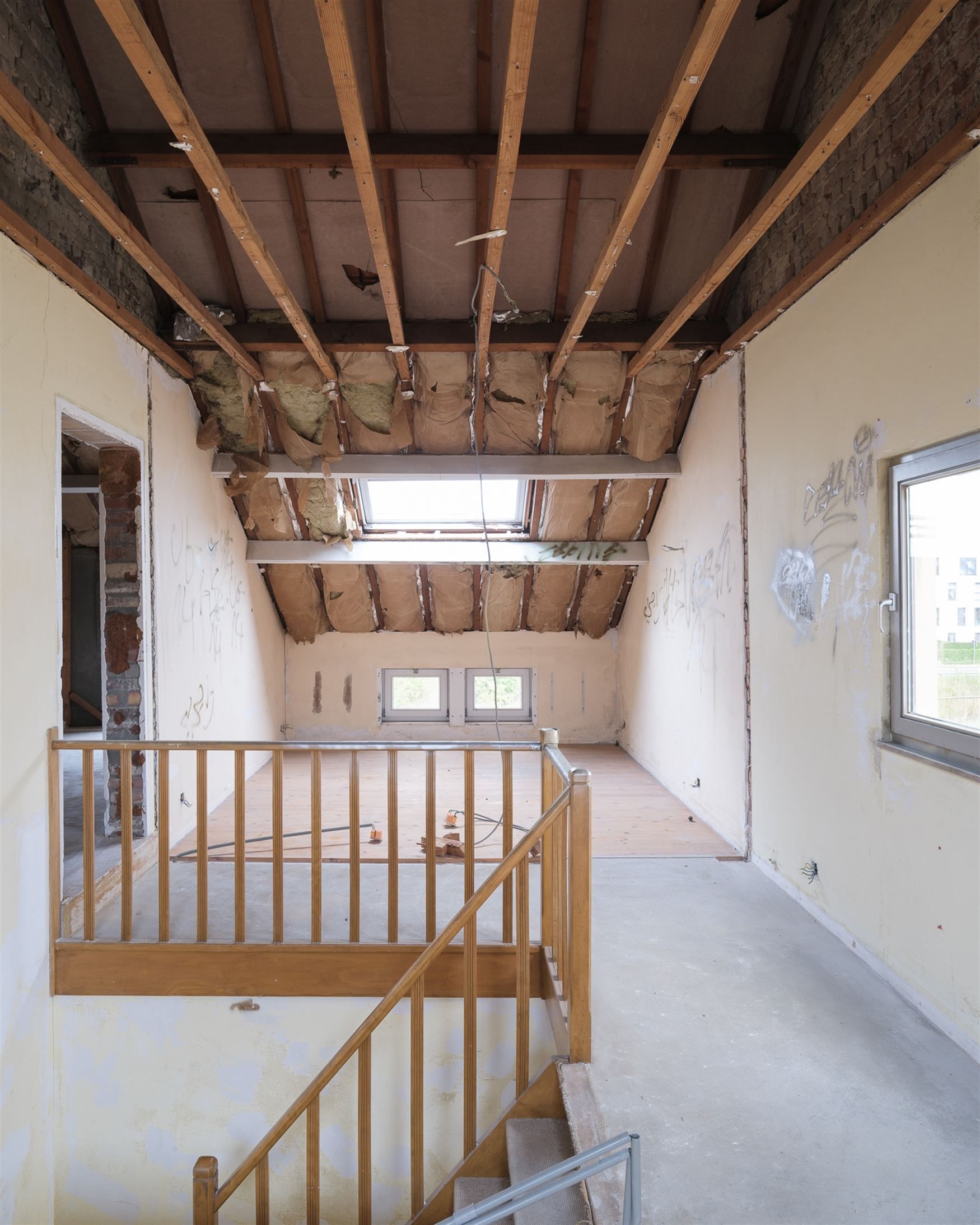 Woning met kantoor, parking en tuin foto 17