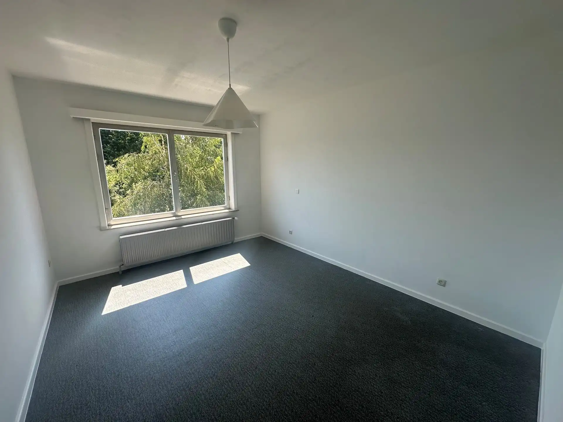 Ruime gezinswoning met 4 slaapkamers, garage en tuin foto 10