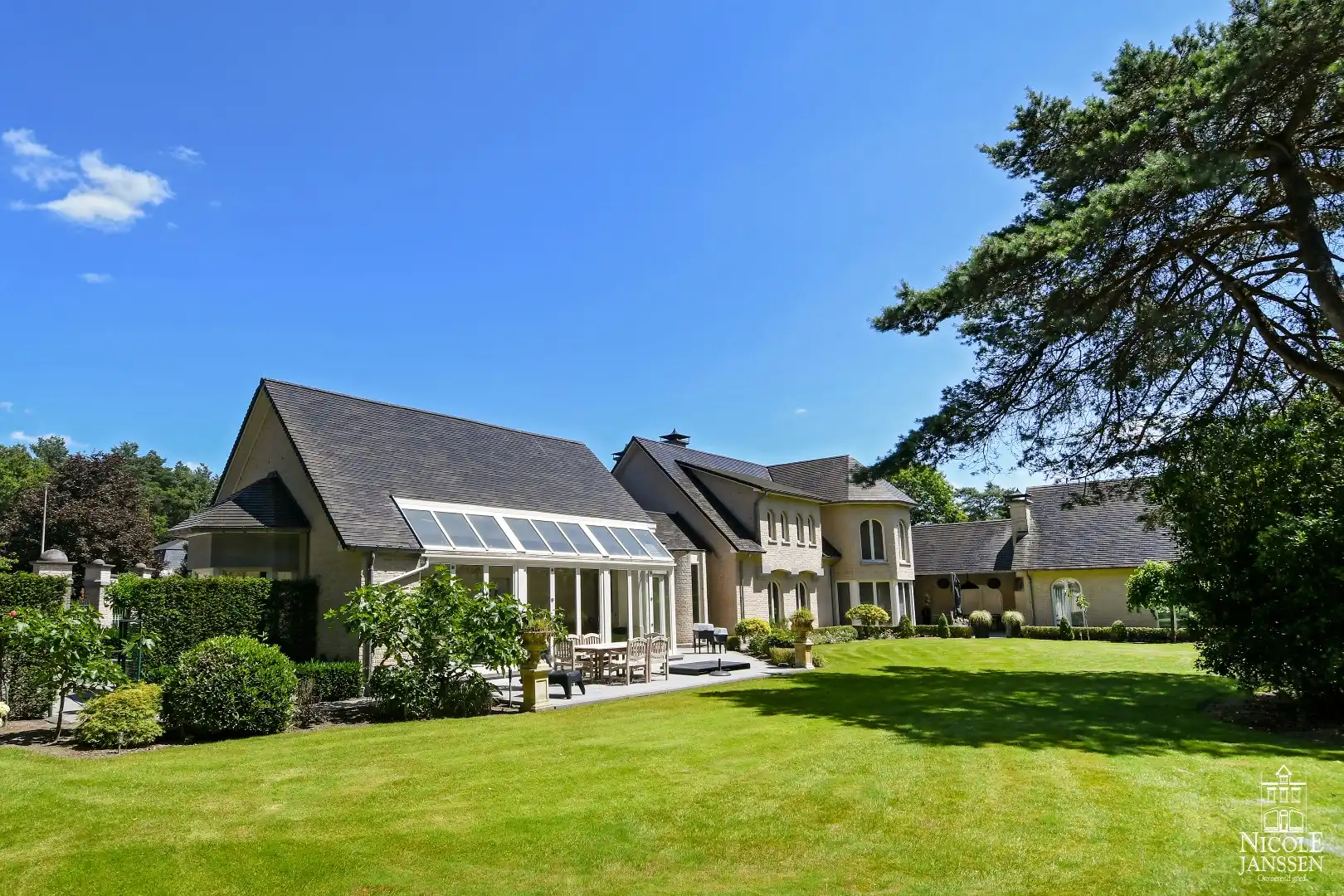 Exclusieve en ruim ingedeelde villa foto 18