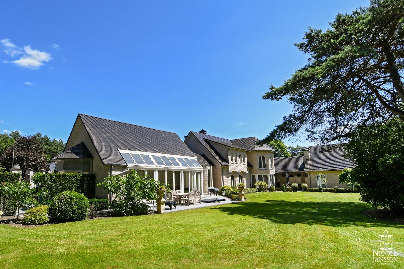 Exclusieve en ruim ingedeelde villa foto 18