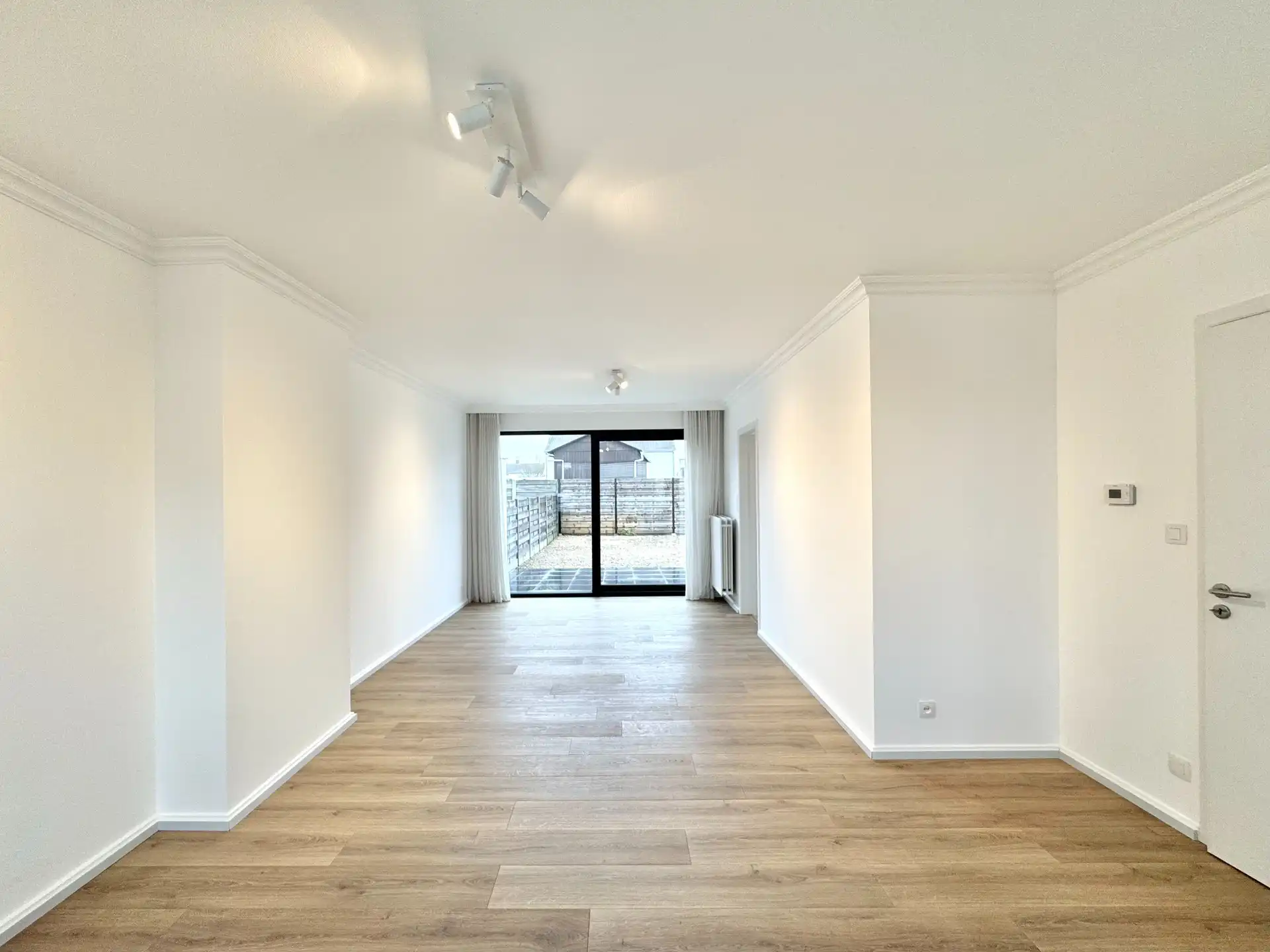 GERENOVEERDE WONING | 2 KAMERS | DRESSING |TUIN |GARAGE foto 4