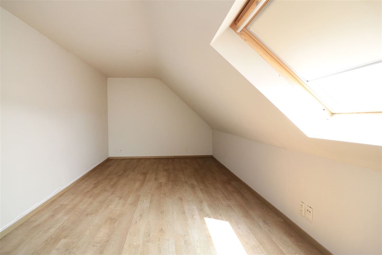 Duplex appartement op 2e verdiep (lift) met 2 slpk., mooi groot terras en dubbele garage   foto 14