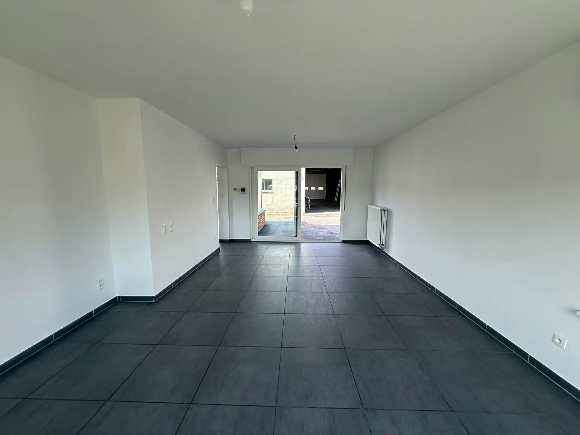 WICHELEN - Ruime woning met multifunctionele loods. foto 3