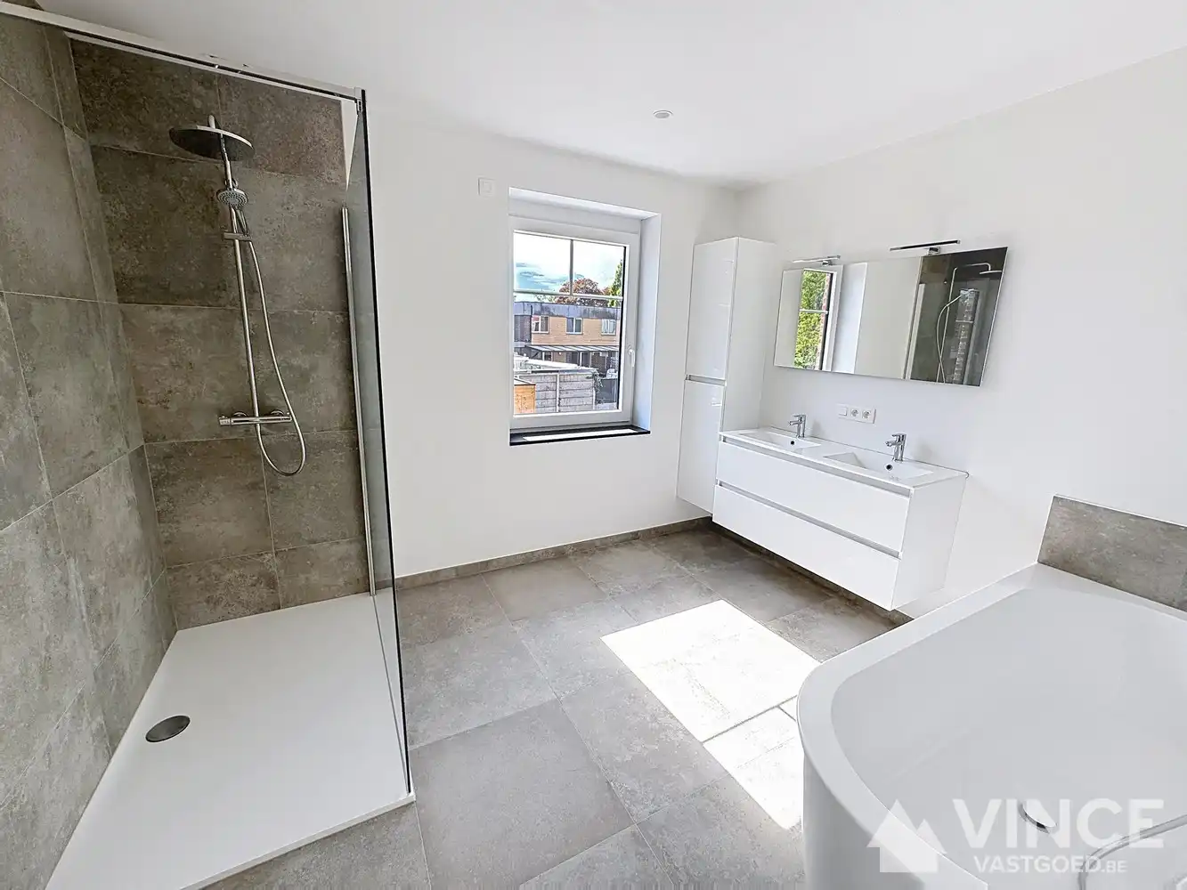 Prachtige ruime nieuwbouwwoning foto 13