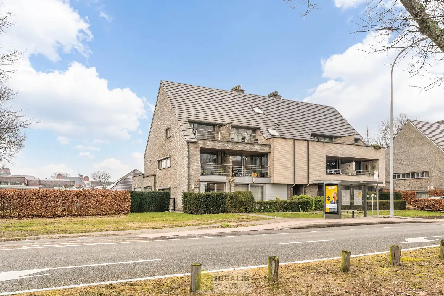 Idealis Vastgoed – Ruim op te frissen gelijkvloers appartement met 3 slaapkamers foto 3