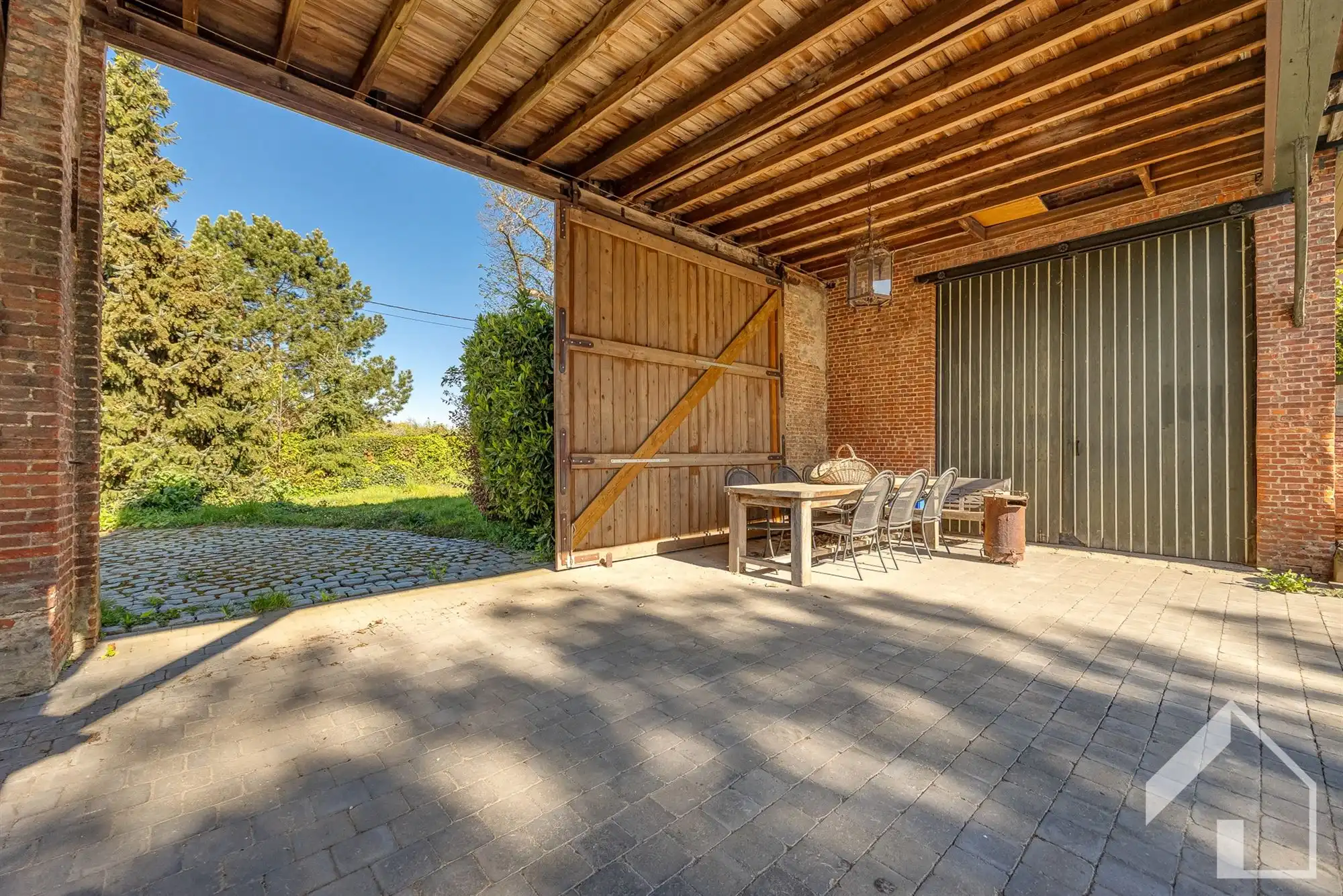 Unieke hoeve bestaande uit 2 individuele woningen en atelier foto 31