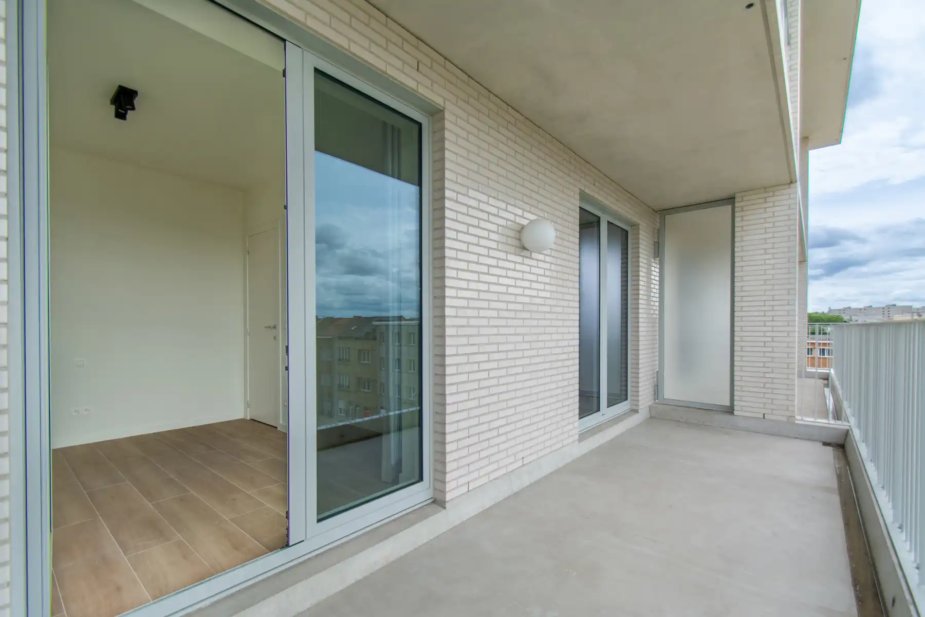 Lichtrijk nieuwbouw duplex met 2 kamers en 2 terrassen foto 13