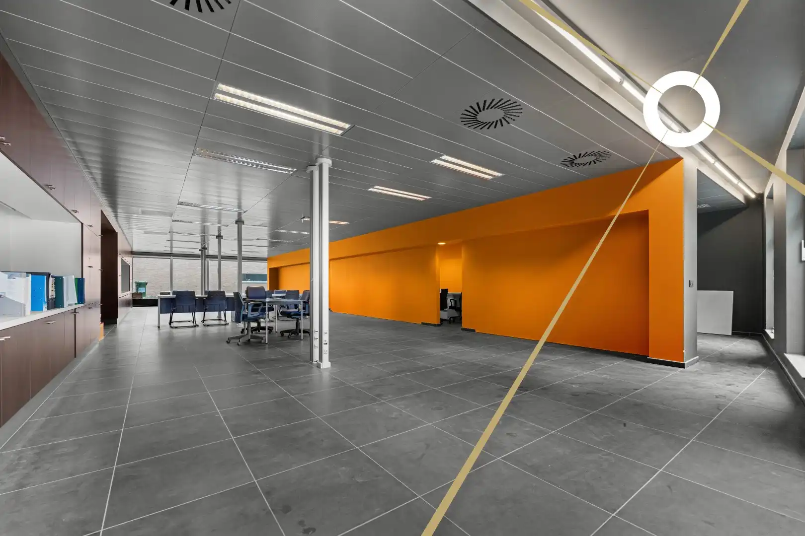 Riante kantoorruimte in het hart van Ieper foto {{pictureIndex}}