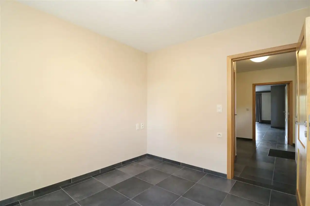 Recente woning met vier slpk, tuin, garage op rustige locatie foto 16