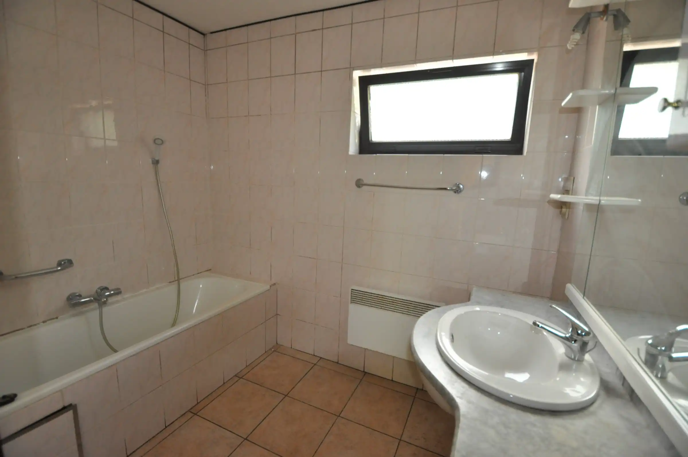 Ruime half open bebouwing  met ruime garage/ berging te Oudenburg  60m²) foto 10