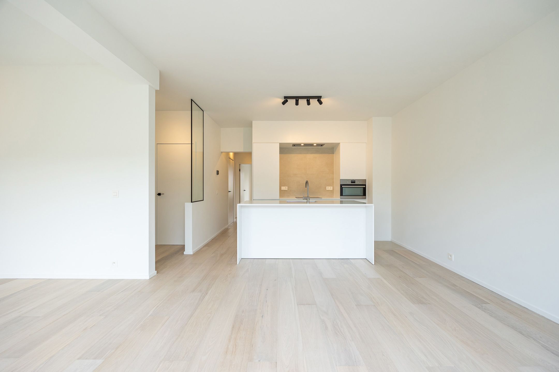 Prachtig gerenoveerd appartement met 2/3 slaapkamers foto 2