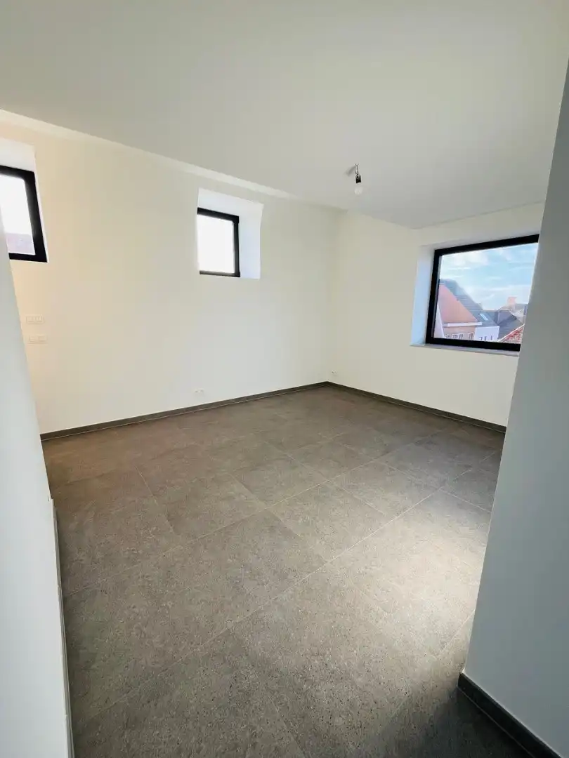 Prachtig 3-slaapkamerappartement met staanplaats in het voormalige gemeentehuis van Vleteren foto 7
