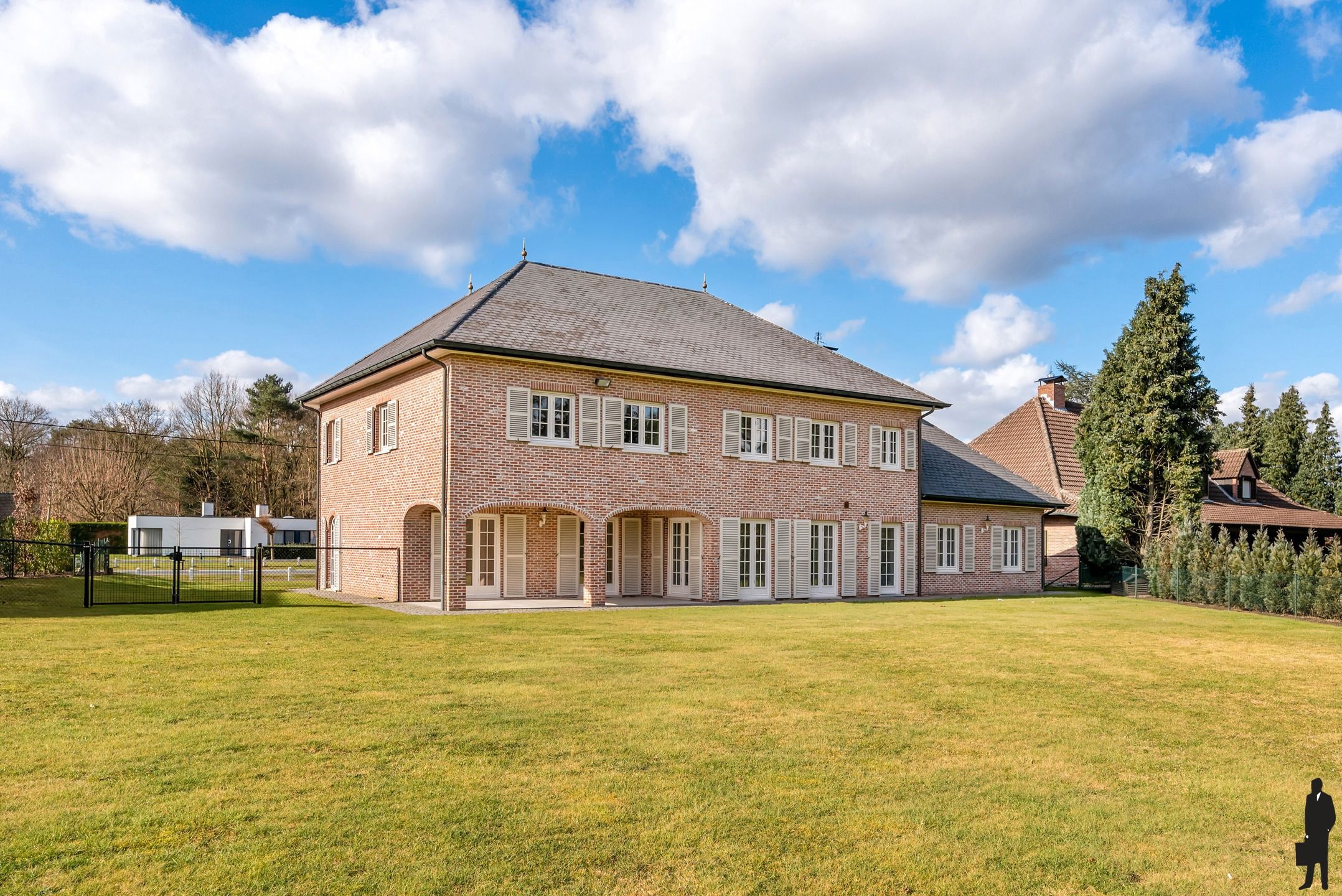 Riante villa met 4 slpk. op perceel van 2.543m²  foto 23