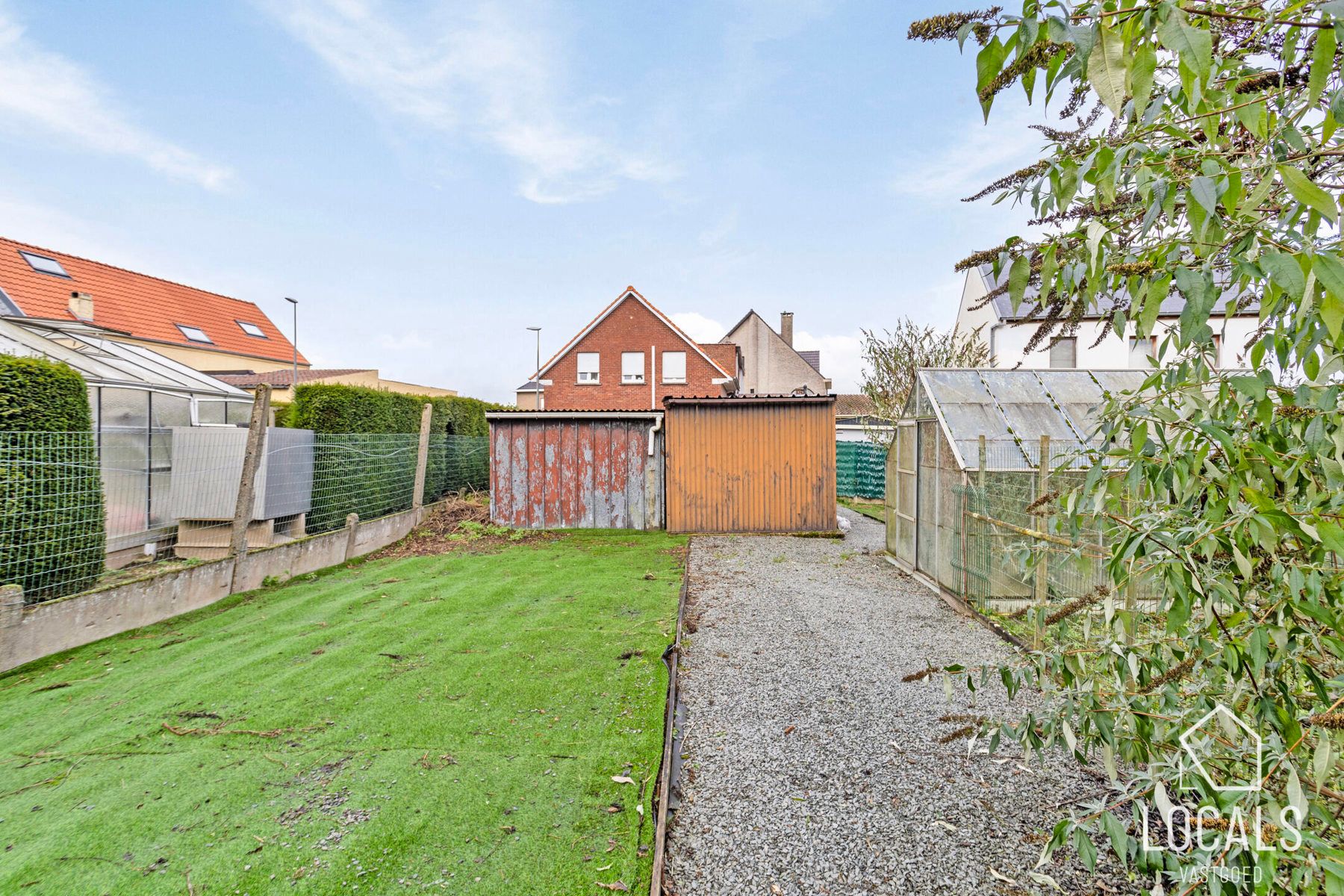 Woning met ruime tuin, 2 garages en 3 slaapkamers  foto 20