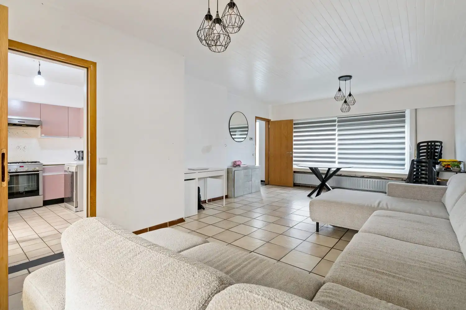 Op te frissen woning op toplocatie met 3 slaapkamers, zolder en kelder te Lier foto {{pictureIndex}}