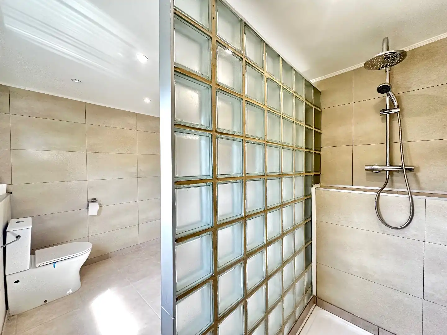 Ruime en gerenoveerde gezinswoning met 3 slaapkamers en veel comfort foto 16