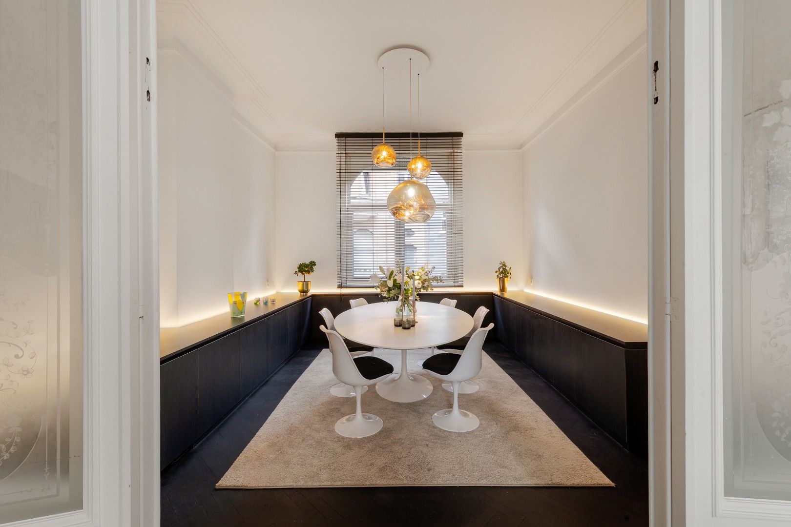 SUBLIEM GERENOVEERDE HERENWONING MET DUBBELE GARAGE.  foto 8