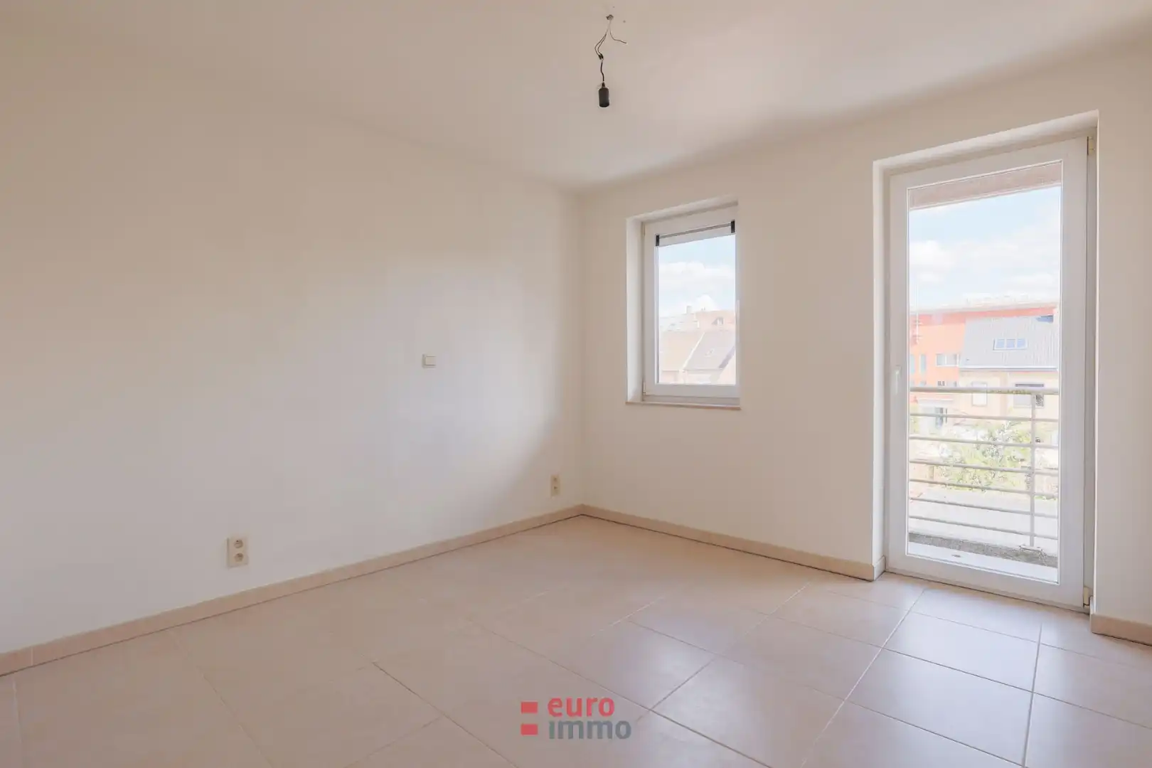 Lichtrijk appartement met 2 slaapkamers in de historische stadskern! foto 7