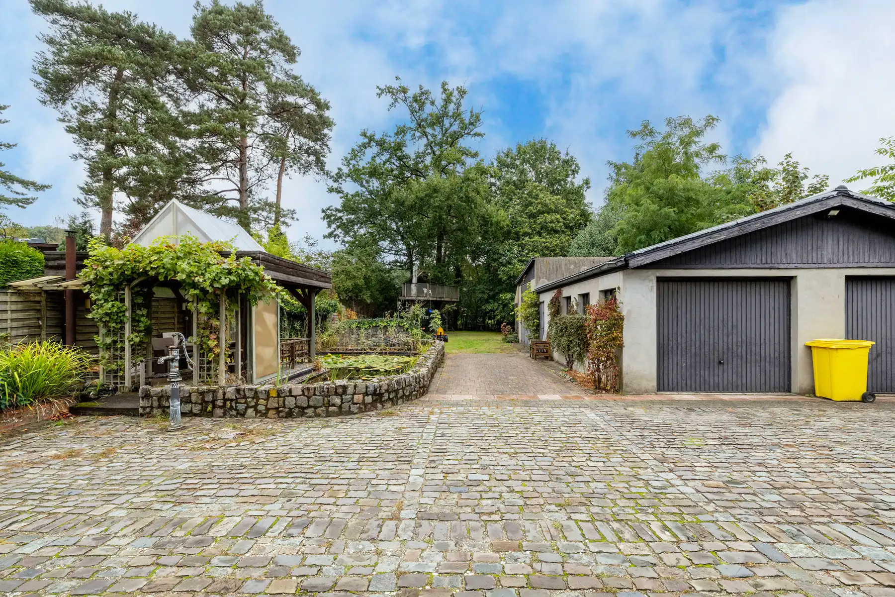 OB met 4 slpk, mog inrichten zolder + garage/magazijn foto 2