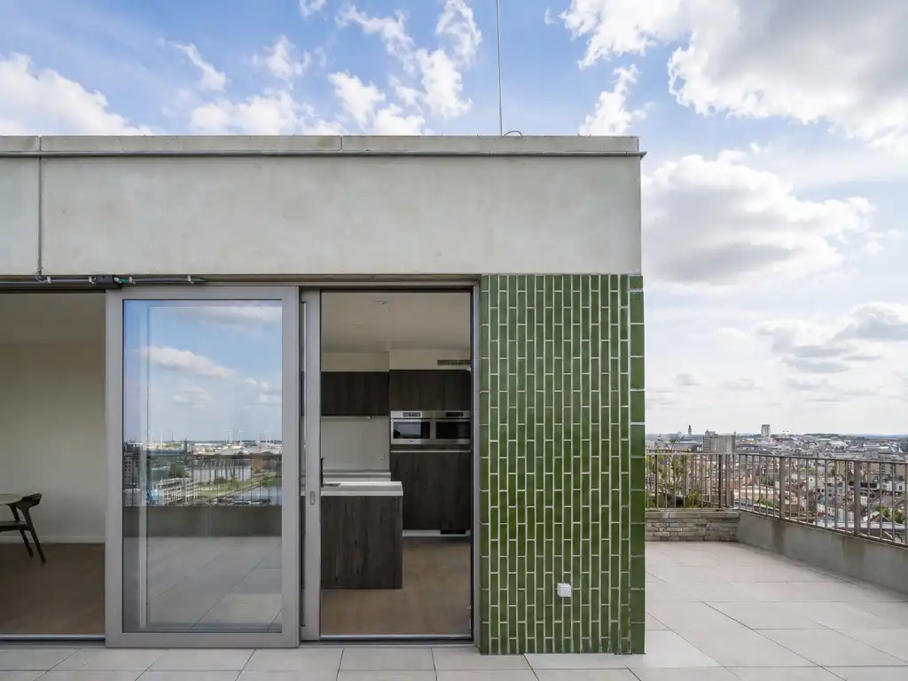 Penthouse met twee volwaardige slaapkamers en een uitzonderlijk terras met panoramisch zicht over Gent en zijn torens. foto 7