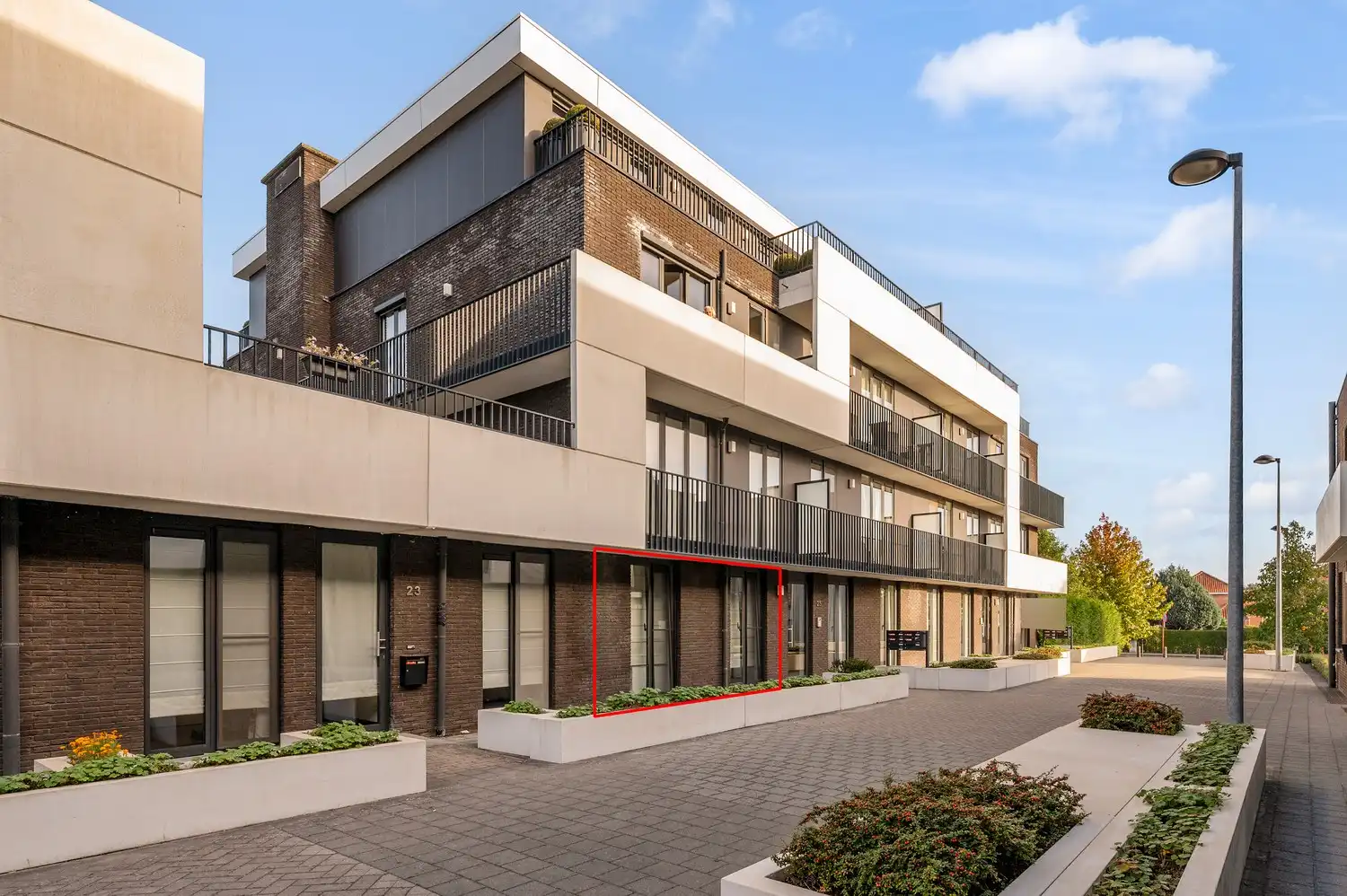 TE KOOP | Instapklaar gelijkvloers appartement in het centrum van Heist-op-den-Berg. foto {{pictureIndex}}