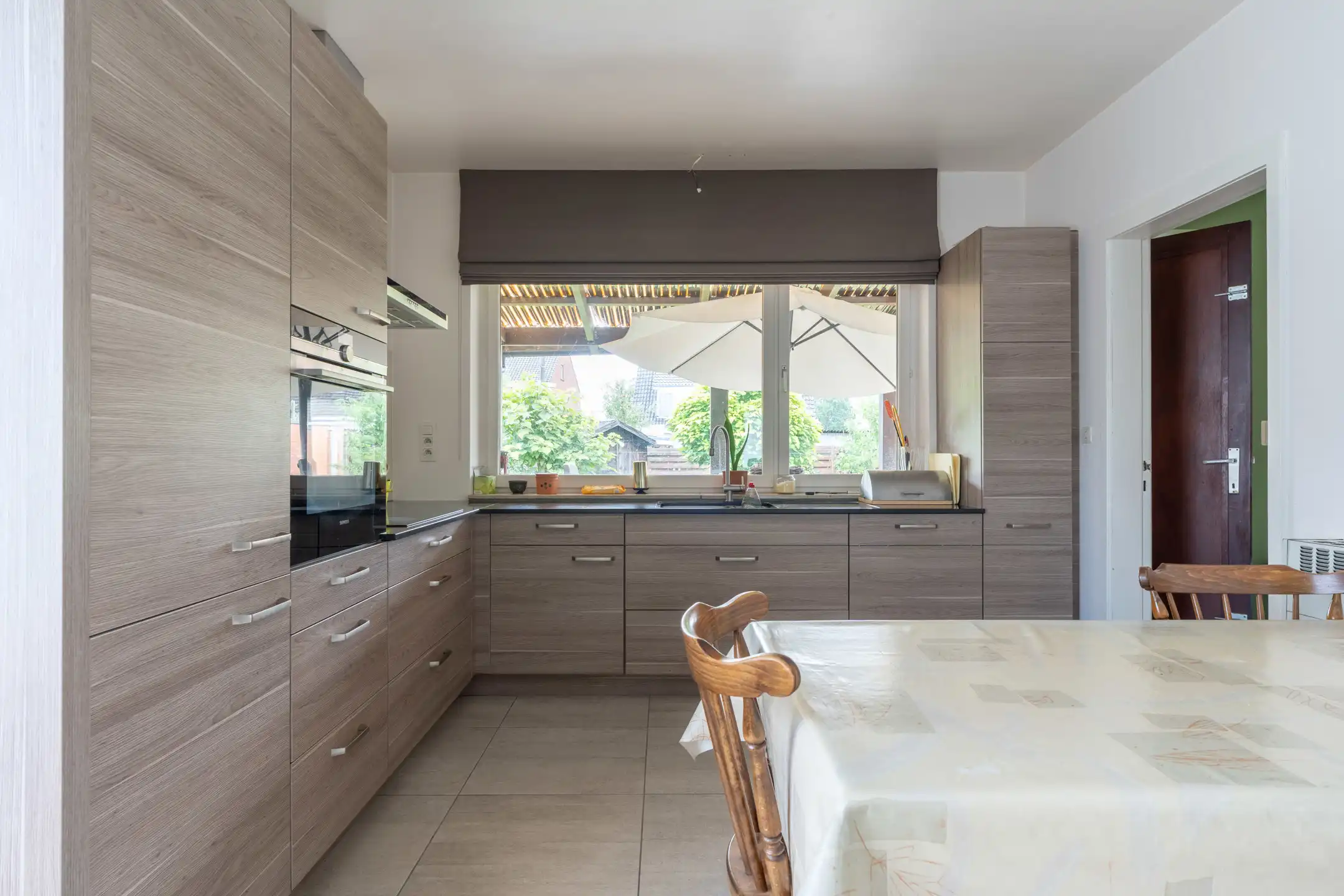Zeer gunstig gelegen woning met 3 slpks op 647 m² foto 11