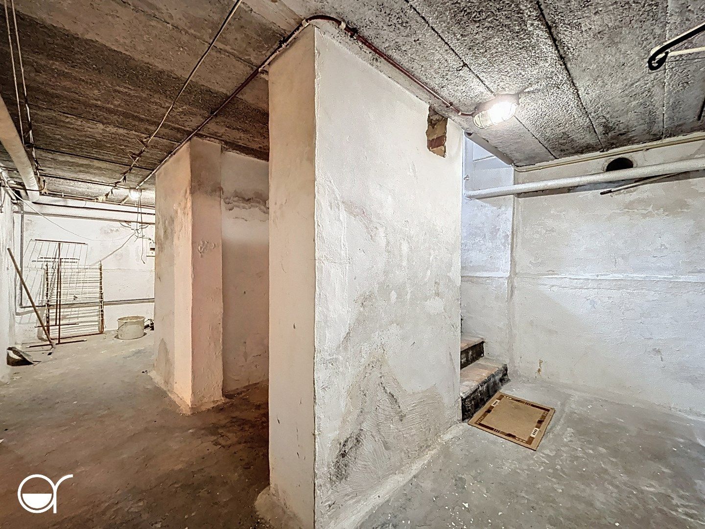 Te renoveren woning met magazijn, tuinhuis en dubbele garage foto 22