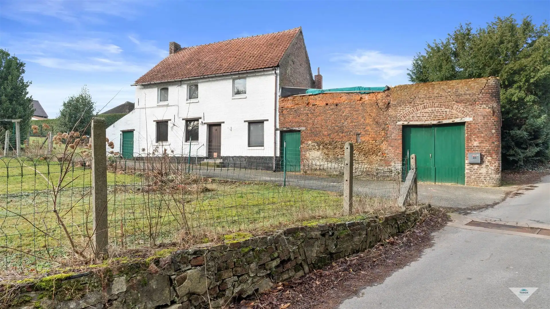 Authentieke boerderij met potentieel op 34a foto {{pictureIndex}}