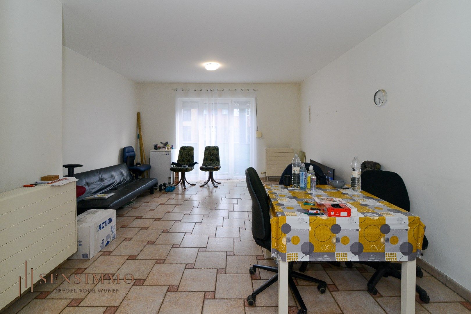 Centraal gelegen appartement in hartje Genk, ideaal voor eigen bewoning of investering! foto 9