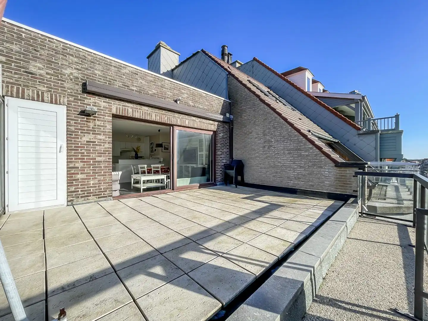 Zeer zonnige penthouse met 2 slaapkamers gelegen vlakbij het Van Bunnenplein en de Zeedijk. foto 9