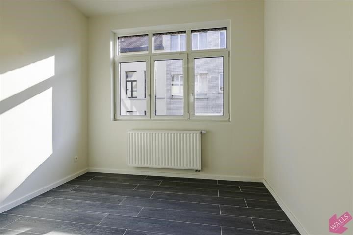 Gerenoveerd en licht gelijkvloers appartement nabij park Spoor Noord foto 5