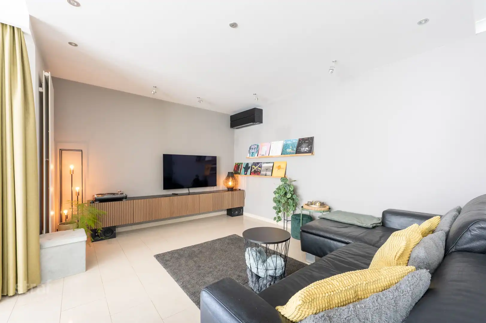 Ruim hoekappartement met 2 terrassen, garagebox, EPC B en topligging op Linkeroever foto 3