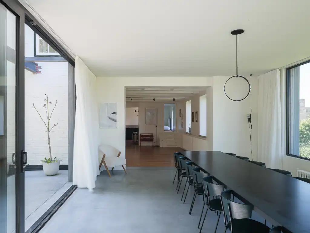 Breskens – Uitzonderlijke eigendom waar authenticiteit, karakter en strakke architectuur naadloos in elkaar samenvloeien op een exclusieve locatie tussen de velden en op een boogscheut van het strand. foto 17