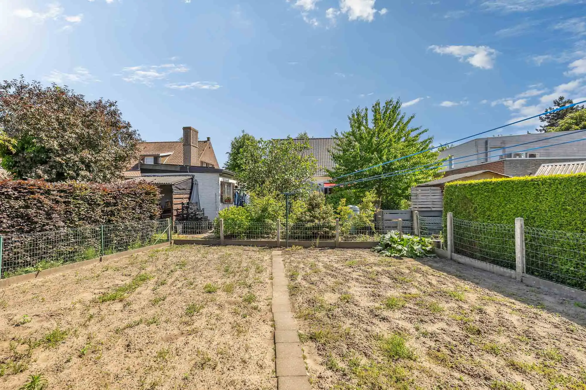 Te renoveren bungalow met zonnige tuin op toplocatie foto 19