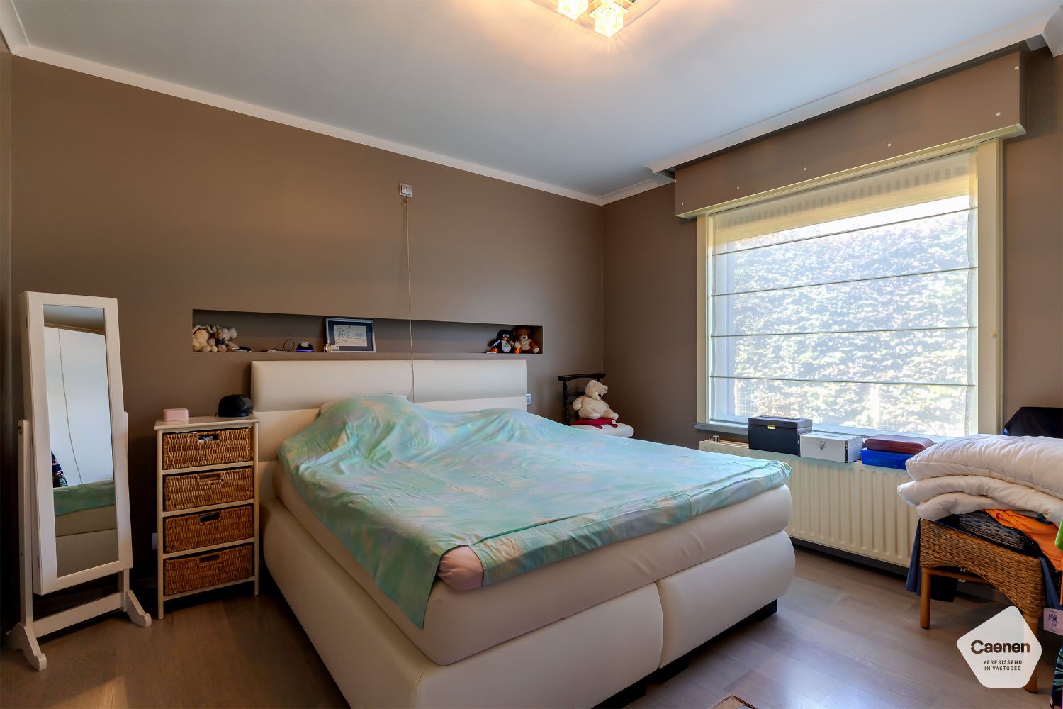 VRIJSTAANDE TE RENOVEREN STEVIGE WONING op een mooi perceel  van 1210 m²  met 3 slaapkamers , GARAGE EN BIJGEBOUW foto 9