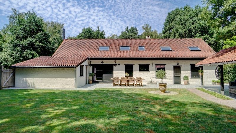 Charmante instapklare gerenoveerde hoeve van 287m² op 11 are foto {{pictureIndex}}