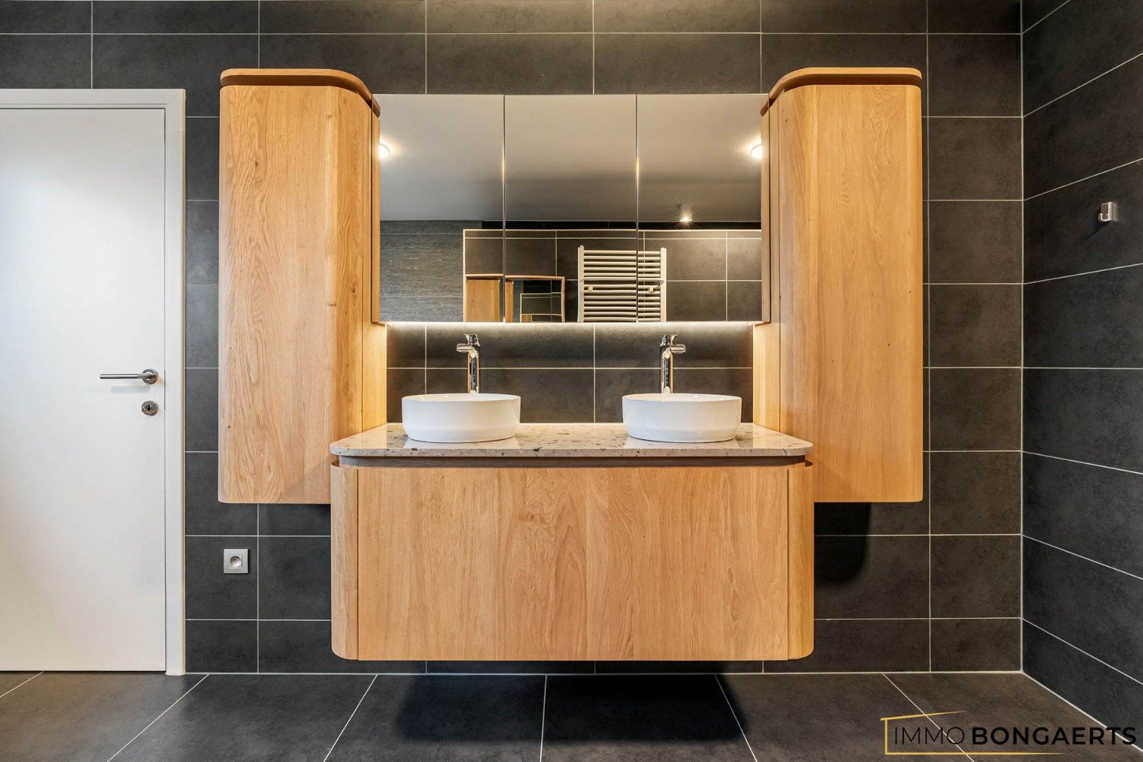 Ruime woning met 3 slaapkamers  foto 25