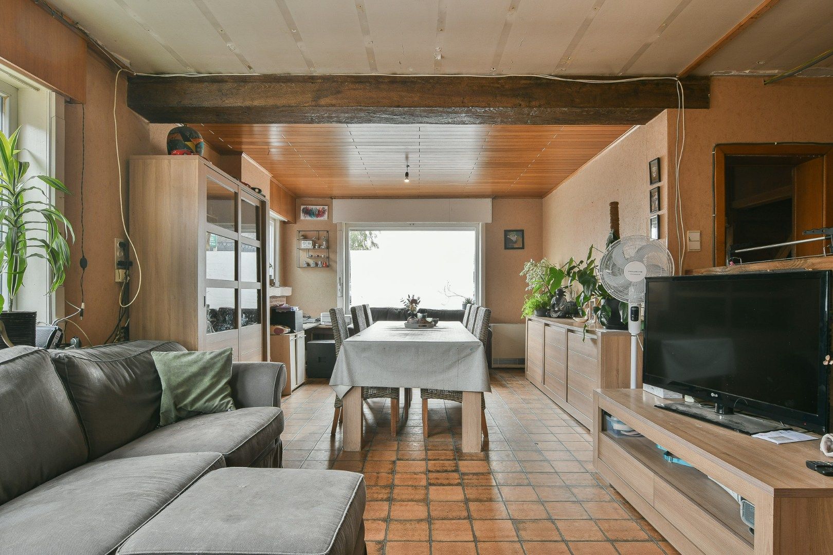 Te renoveren woning in het centrum van Veldegem foto 3