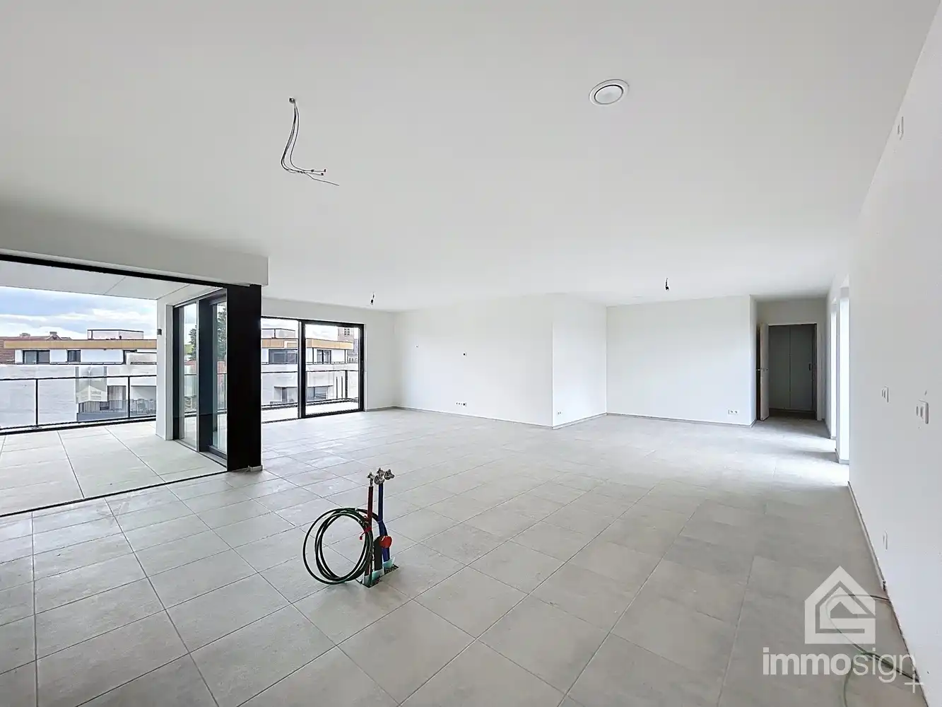 Instapklaar penthouse met 2 slaapkamers, ruim terras, 2 parkeerplaatsen en berging te Kinrooi foto 6